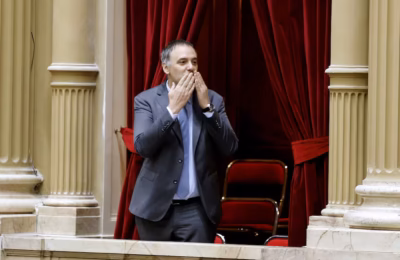 Adorni presentó sus respuestas y volvió a apelar a los bitcoins para justificar su patrimonio
