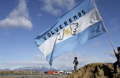 El oro en Inglaterra y el proyecto Sea Lion: las contradicciones del furor soberano de Milei