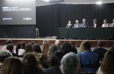 Jueces entran al aula: la justicia capacita a docentes tucumanos