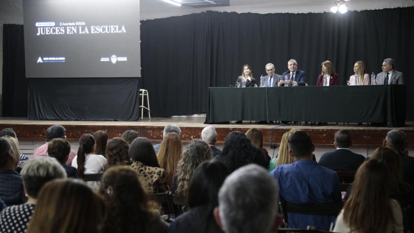 Jueces entran al aula: la justicia capacita a docentes tucumanos