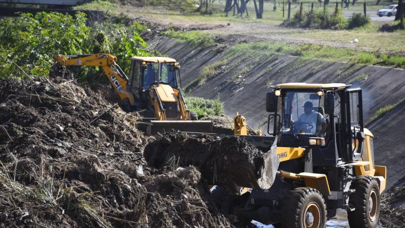 Tafí Viejo se blindó ante las lluvias: operativo clave en los canales de Lomas