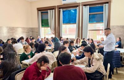 Más de 1.500 jóvenes tucumanos disputan el conocimiento en una feria masiva