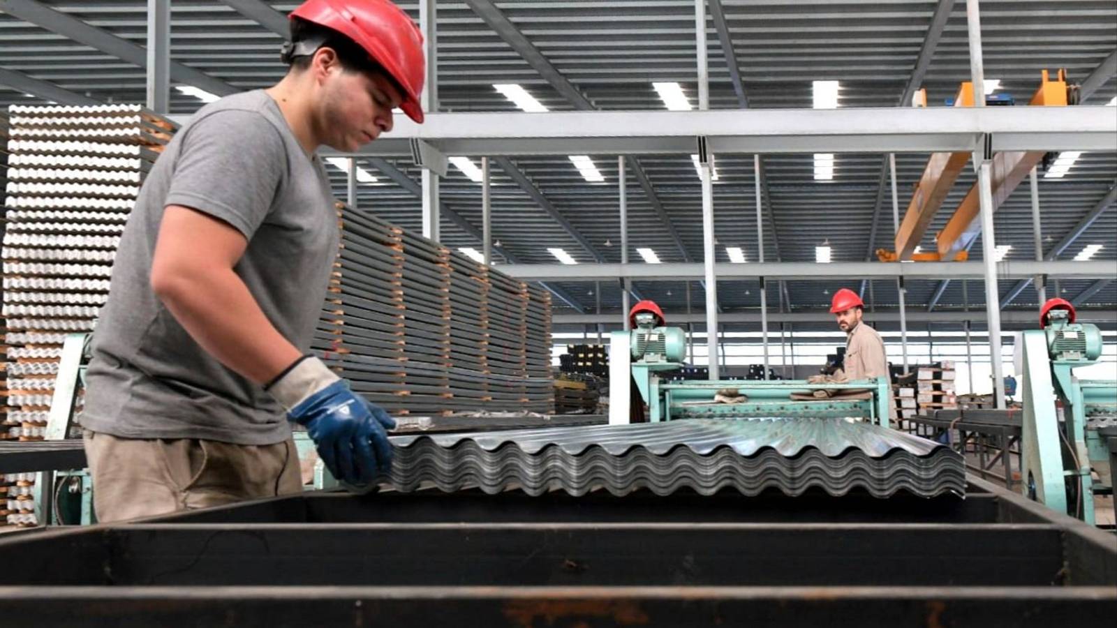 El ajuste silencioso: cómo las PyMEs sobreviven achicándose
