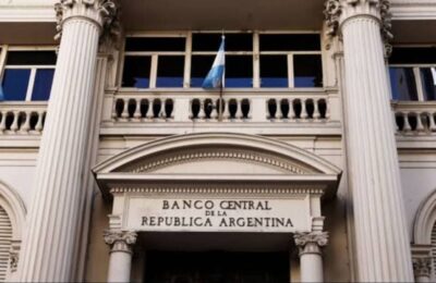 Dólares que faltan y economía planchada: la advertencia sobre el modelo Milei