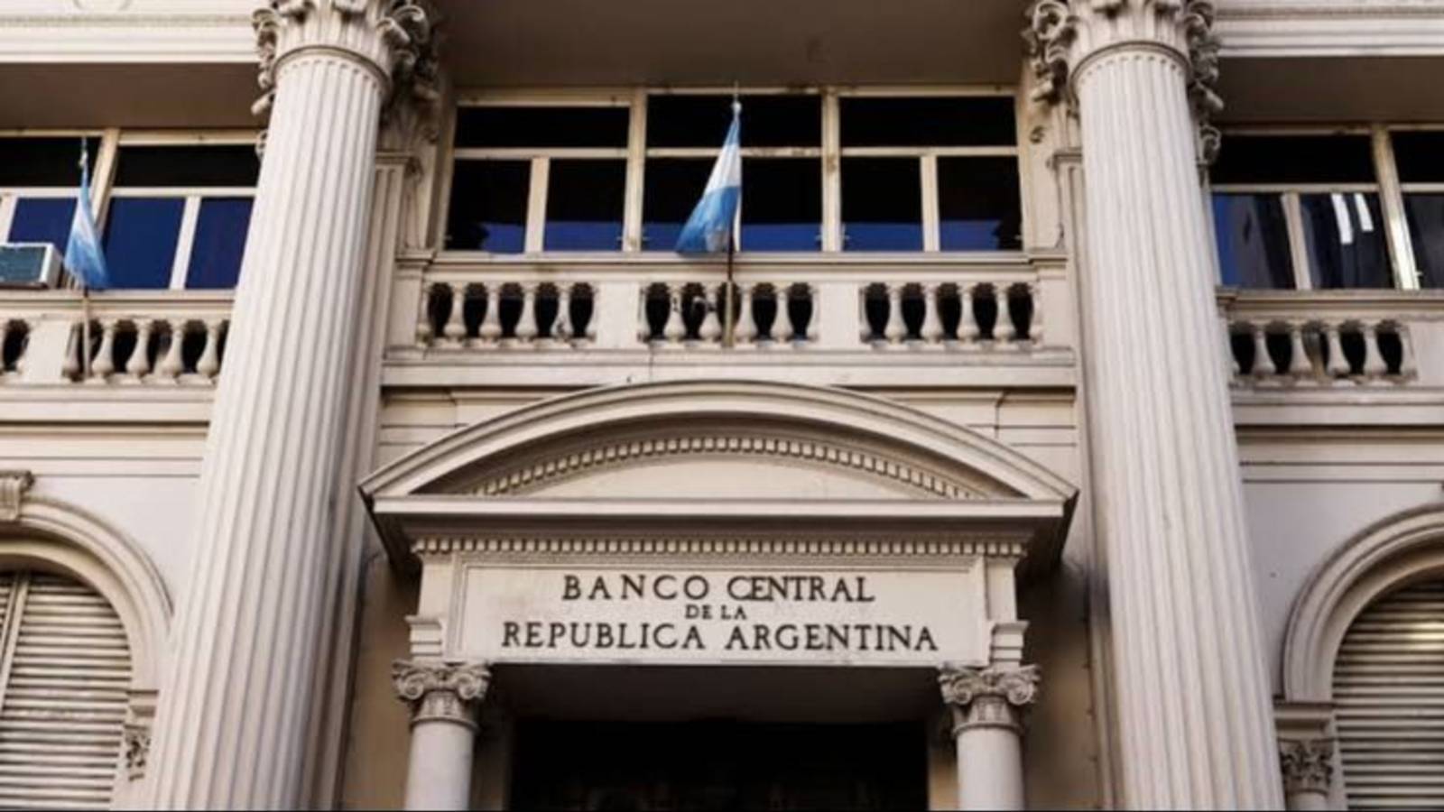 Dólares que faltan y economía planchada: la advertencia sobre el modelo Milei