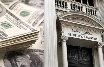 Milei enfrenta la tormenta perfecta: dólar, fuga y deuda se tensan