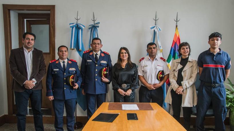 Cambio de mando en Bomberos Voluntarios: nuevas autoridades se presentan ante Rodríguez