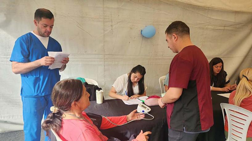 Salud que llega al barrio: el Hospital Móvil ya superó las 2.000 dosis de vacunas aplicadas