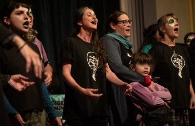 La derecha no tiene quien le cante: el Cancionero Feminista que resiste con música y alegría