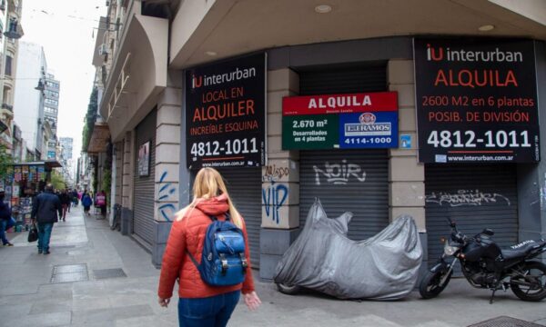 La paradoja del salario que alcanza menos: el consumo se derrumba incluso donde los ingresos formales subieron
